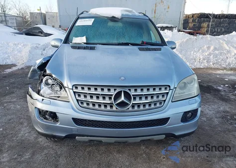 2008 Mercedes-Benz Ml 350 4Matic z USA, uszkodzony, nr VIN 4JGBB86E28A305974
